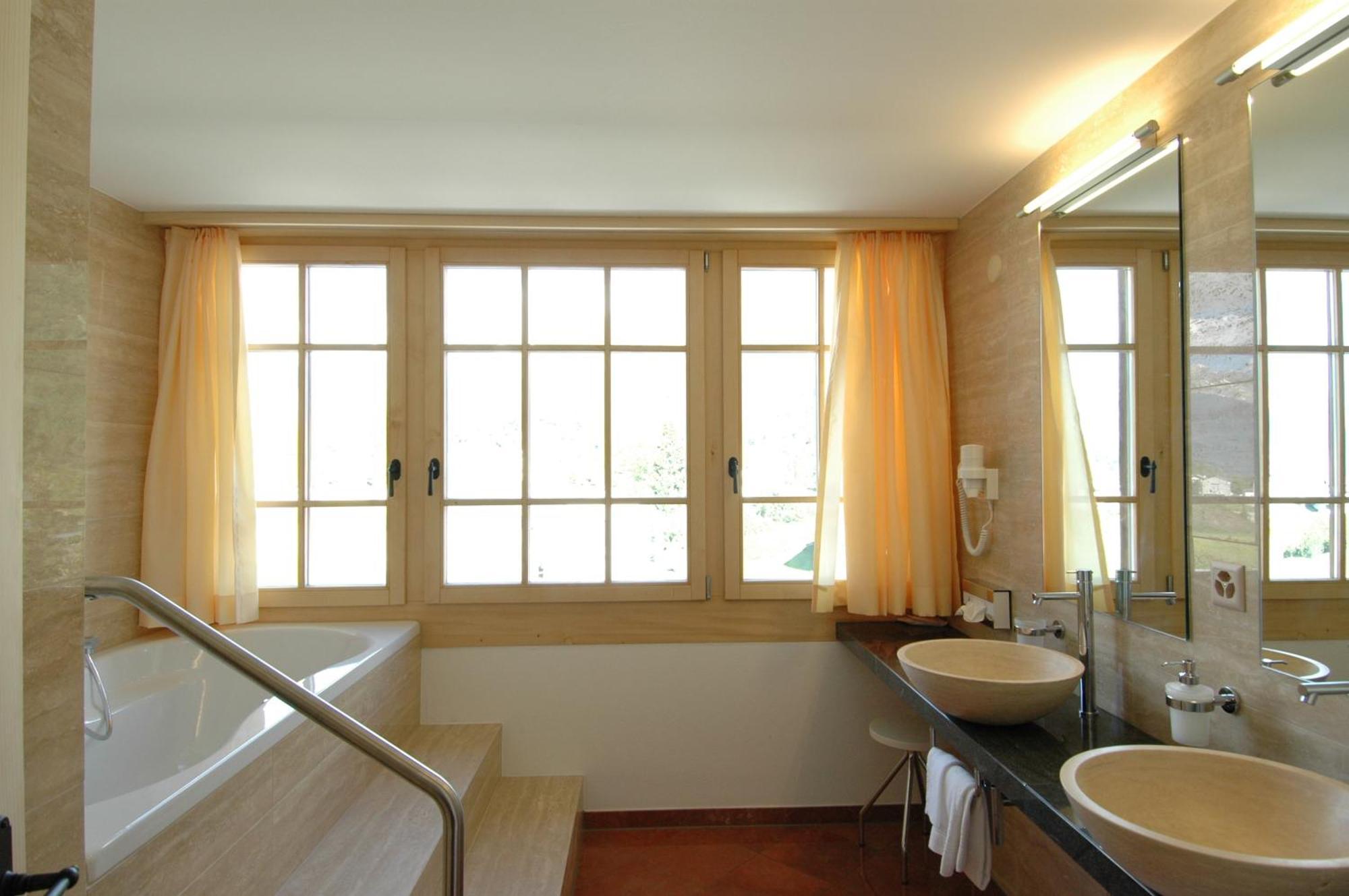 Schweizerhaus Swiss Quality Hotel Maloja Zimmer foto